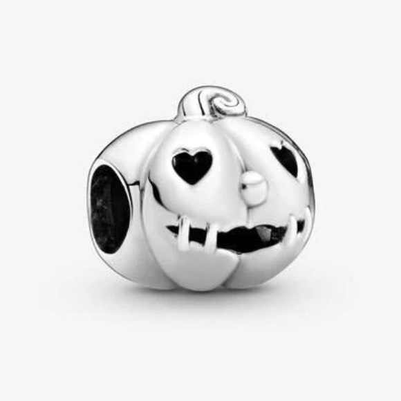 Pandora Autumn Trio of charms: pumpkin 🎃, scarecrow 👨‍🌾, and candy corn! - Picture 3 of 14